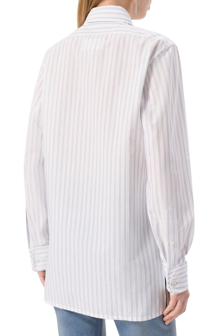 Женская хлопковая рубашка MAISON MARGIELA белого цвета, арт. S50DT0048/M35280 | Фото 4 (Длина (для топов): Удлиненные; Материал внешний: Хлопок; Автоматизация ТО: Проставлено; Автоматизация состава: Проставлено; Рукава: Длинные; Стили: Классический; Женское Кросс-КТ: Рубашка-одежда; Принт: С принтом, Полоска)